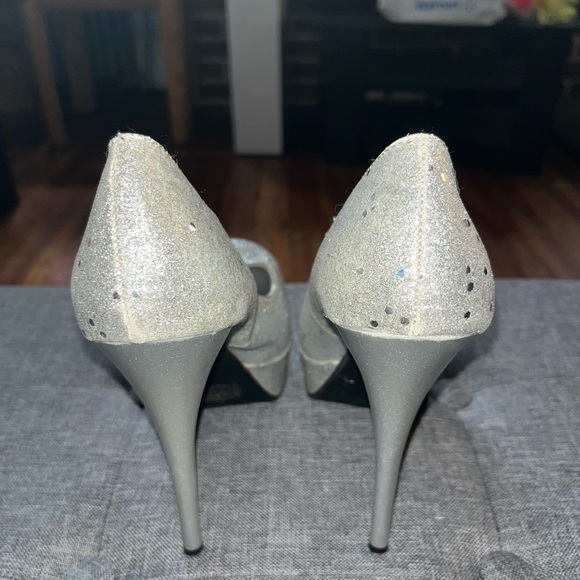 Deb Silver Glitter/Sequin Platform Heels 7 - Picture 3 of 7